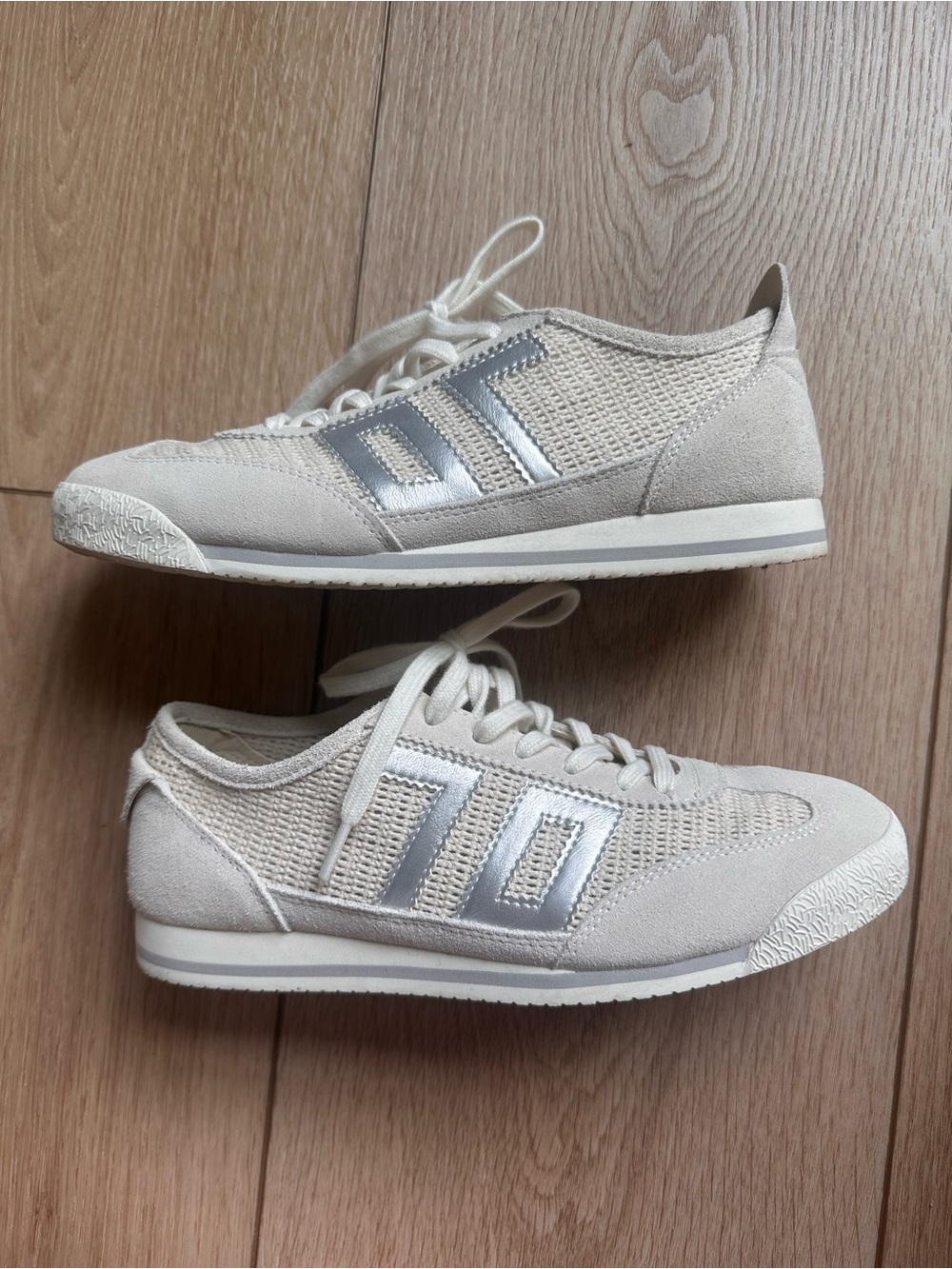 Back 70 Leon Sneaker in Ice color
